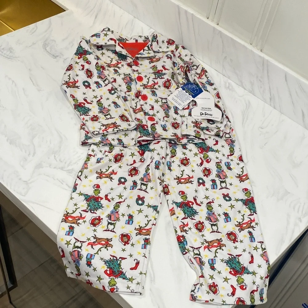 Dr Seuss NWT “Grinch” kids flannel button front Christmas pajamas. Size 4T